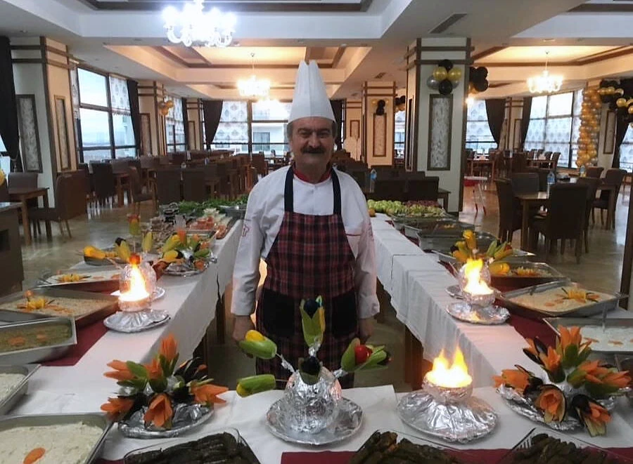 Restoran ekibimiz ve açık büfe
